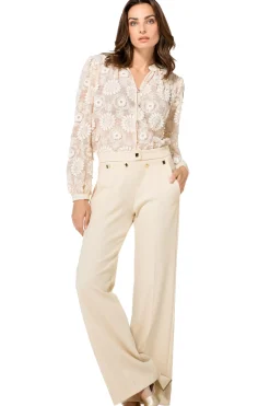 1605-34 / Rechtvallende Bloes In Stretch Tulle Met Broderie