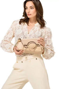 1605-34 / Rechtvallende Bloes In Stretch Tulle Met Broderie